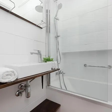 Spacious Vintage 1930's Inspired By Renters * 바르샤바
