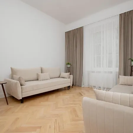 Spacious Vintage 1930's Inspired By Renters *