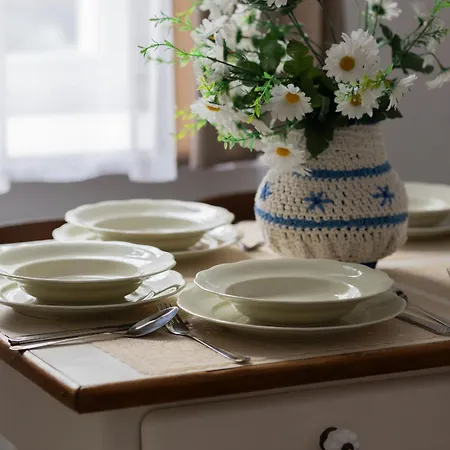 Spacious Vintage 1930's Inspired By Renters *