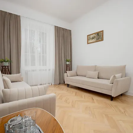 Spacious Vintage 1930's Inspired By Renters *