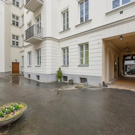 Spacious Vintage 1930's Inspired By Renters Apartament *